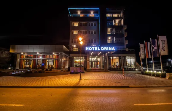 德里納酒店