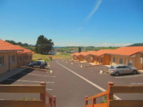 Hôtel Cantal Cottages โรงแรมในคานทัล