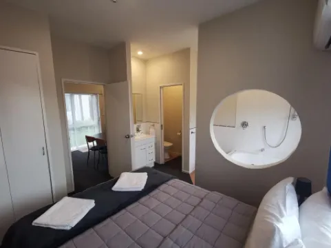 Airport Birches Motel