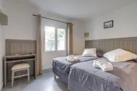 Hotel les Palmiers En Camargue