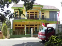Mas Dylan Homestay Hôtels à : Sukapura