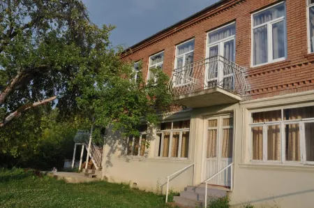Guest House Racha Отели в г. Гори