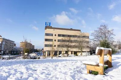 Hotel Pamplona Villava فنادق في Gorraiz