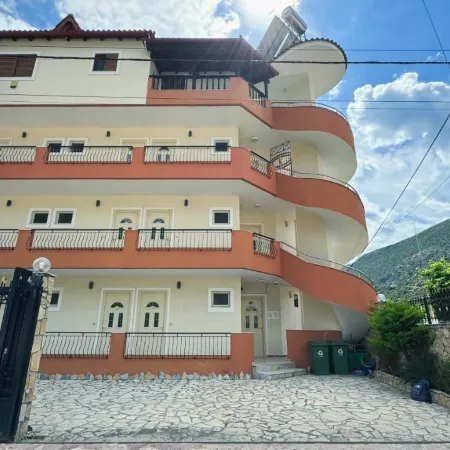 Friends House - Borsh Hotel