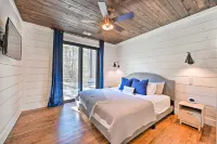 Private Hot Tub, Outdoor Fireplace: Broken Bow Gem - parking