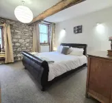 Melin Tregib Hotels in Llandybïe