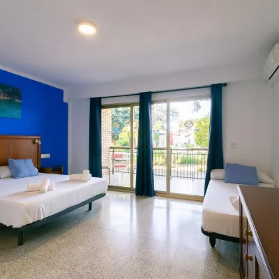 Apartamentos Palasiet Hoteles cerca de Rastro El Cisne