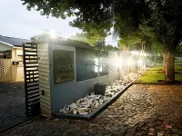 Villameyer Lodge Hotels near Waltloo Train Station