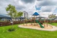 Elegant Lifestyle Estate Getaway - parking