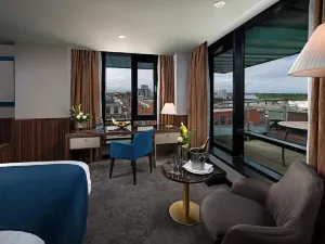 더 사보이 호텔