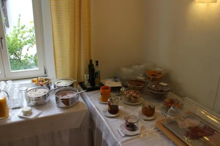 Seminar-Hotel Rigi am See Отели рядом с достопримечательностью «Pfarrkirche St. Maria Weggis»