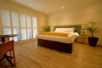 Quinlan & Cooke Boutique Townhouse and QCs Seafood Restaurant
