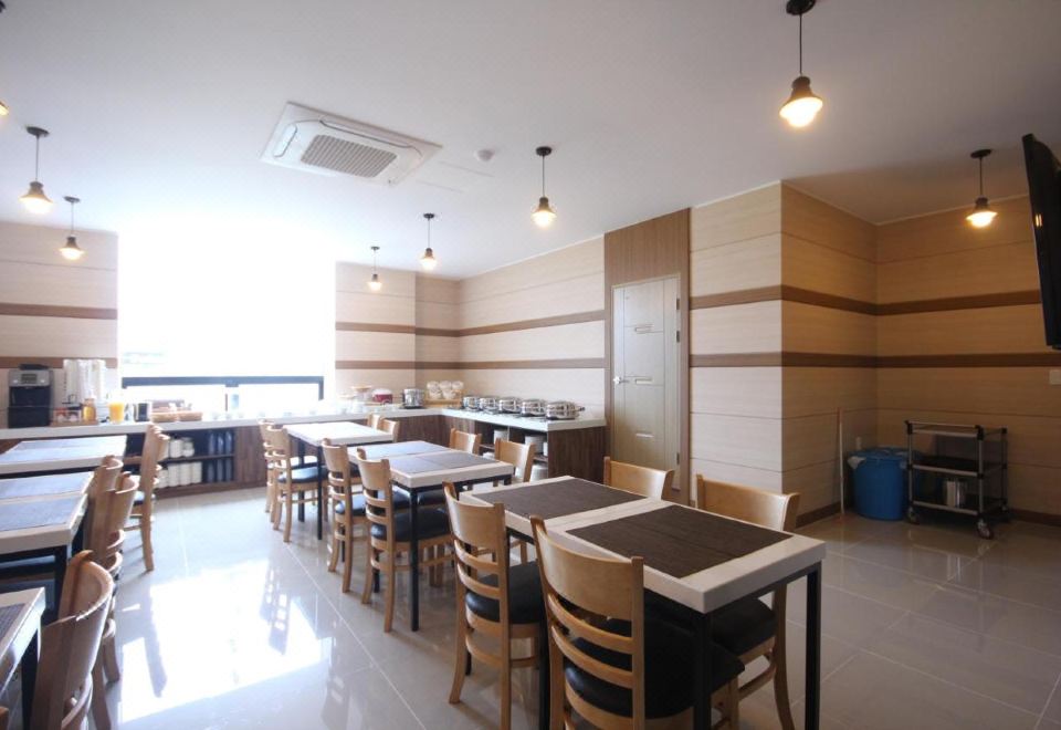 3. 에어포트호텔..