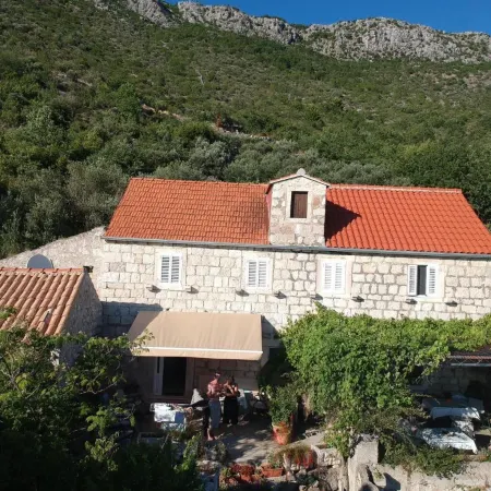 Apartment Miho Hotels in Brsečine