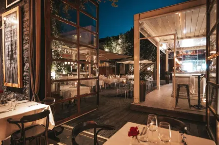 Areadocks Boutique Hotel Отели рядом с достопримечательностью «Via delle Grazie»