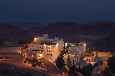 Grand Mercure Petra Отели в г. Петра