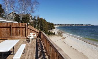 Algoma Beach Motel