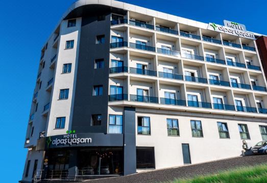 깨끗하게 정돈된 호텔 객실