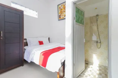 RedDoorz Syariah near Universitas Jember Hotel dekat Taman Kota Sumbersari