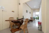 RedDoorz Near RS Awal Bros Sudirman Pekanbaru Hotels in Bukit Raya