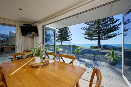 Kaikoura Waterfront Apartments Отели в г. Кайкоура