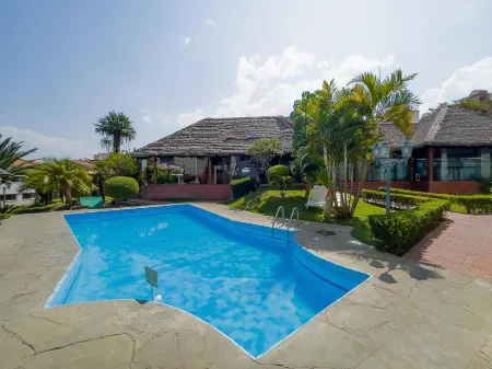 Avanti Hotel & Convention Center Отели рядом с Аэропорт Хорхе Вильстерманн