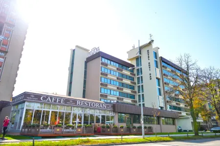 Hotel Novi Sad Отели в г. Ченеј