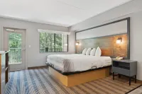AmericInn by Wyndham Wisconsin Dells - Bares