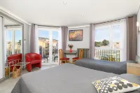 Logis Hôtel le Triton Hotels near Points 2 Vue