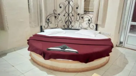 The Wayside Inn Отели в г. Матеран