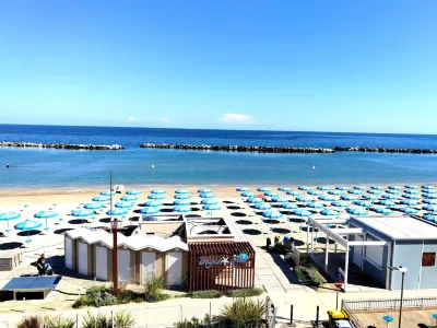 Hotel Cola Frontemare Hotels in der Nähe von Bagno Adolfo 6 - GRANDI SPIAGGE San Mauro Mare