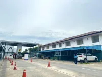 Paksina Hotel - parking