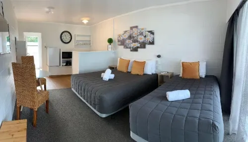 Racecourse Motel