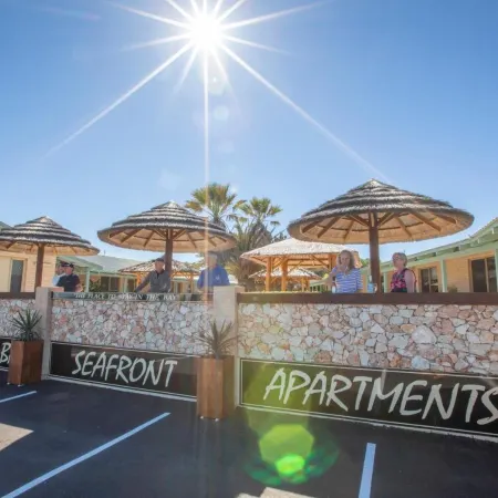Shark Bay Seafront Apartments Отели в г. Денем