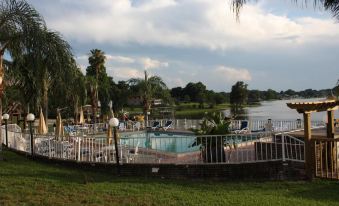 Lake Roy Beach Inn - Winter Haven
