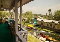 Hotel Chachoo Palace Hotels in Karapura