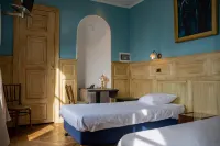 Domaine du Chateau de La Neuville Hotels in Tihange