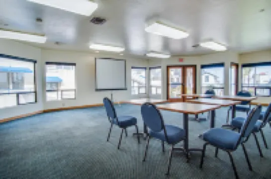 ซีพอร์ต วิลเลจ อินน์ อวาลอน