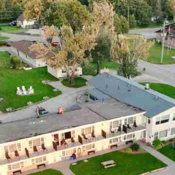 Lakeside Inn Hotel Exterior