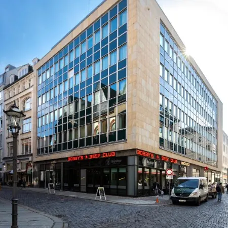 Best Western Premier Hotel Royal Blue Отели рядом с достопримечательностью «Ресторан "Погреб Ауэрбаха"»