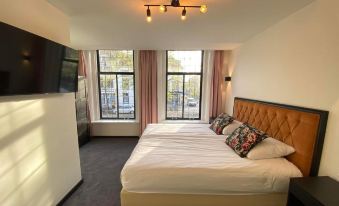 Hotel La Noire - Delft City Centre