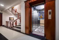 Saparis Station Hostel & Travel