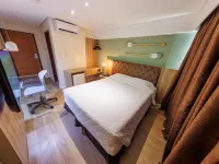 Hotel Village Confort Hotels near Manaira