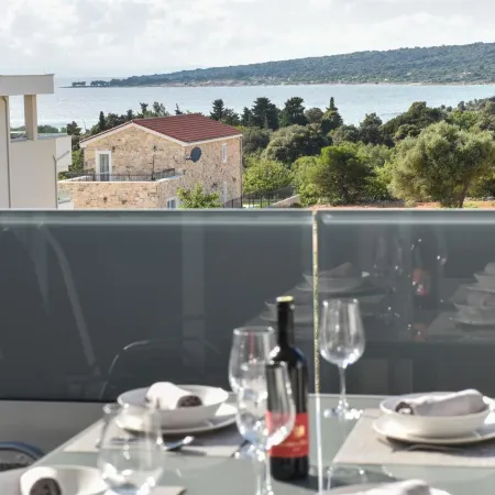 Pool Apartments & Rooms Mare