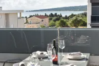 Pool Apartments & Rooms Mare