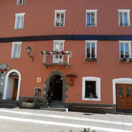 Hotel Gufo Отели в г. Бормио