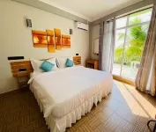 Iris Beach Residence Guraidhoo附近的飯店