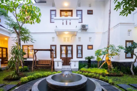 Clemmie Huis Jogja Отели рядом с достопримечательностью «Kotabaru»