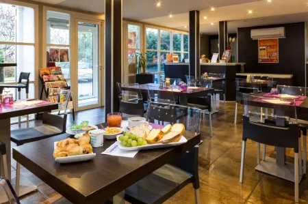 Initial by Balladins Lyon / Chanas Отели в г. Босамблан