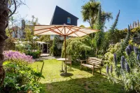 Logis Hotel les Fuchsias Отели в г. Кету